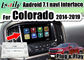 Antarmuka Video Multimedia 32G ROM Untuk Dukungan Chevrolet Colorado 2014-2018 menampilkan dua gambar di layar yang sama